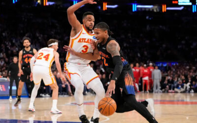 CJ McCollum lidera una remontada y los Hawks sorprenden a los Knicks con una victoria de 107-106 para empatar la serie 1-1