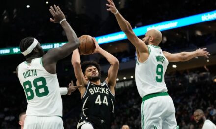Los Celtics vuelven a arrancar con fuerza y ​​arrasan con los Bucks con un marcador de 133-101.