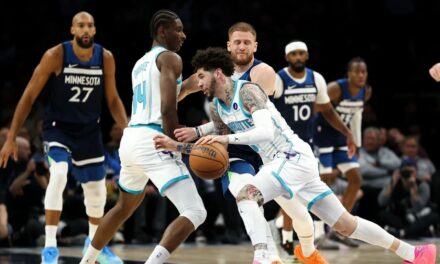 Los Hornets consiguen su cuarta victoria consecutiva gracias a los 35 puntos de LaMelo Ball, derrotando a los Timberwolves por 122-108