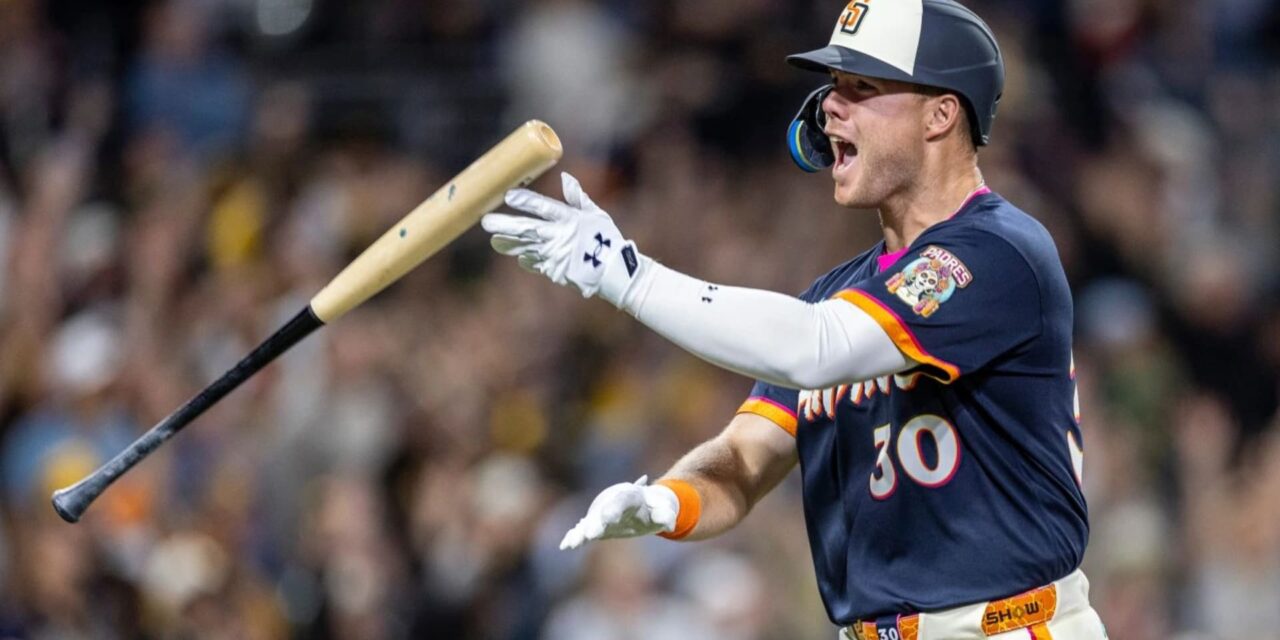 El jonrón de 3 carreras de Sheets en la novena entrada ayudó a los Padres a vencer a los Rockies 5-2.