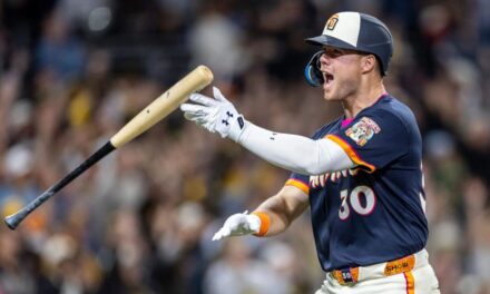 El jonrón de 3 carreras de Sheets en la novena entrada ayudó a los Padres a vencer a los Rockies 5-2.
