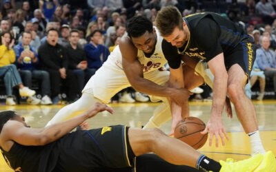 Mitchell anota 25 puntos, Strus añade 24 y Cavaliers resisten para vencer a Warriors 118-111