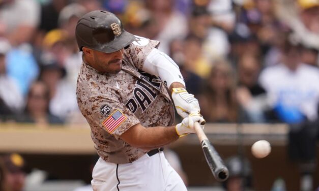 Padres superan 7-2 a Rockies y completan barrida