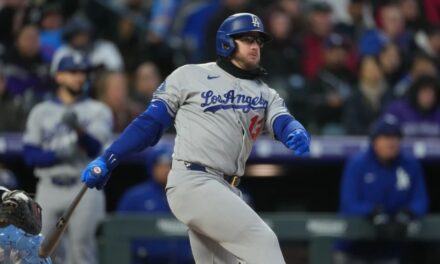 Muncy pega 2 jonrones y respalda gran apertura de Glasnow en triunfo de Dodgers 7-1 ante Rockies