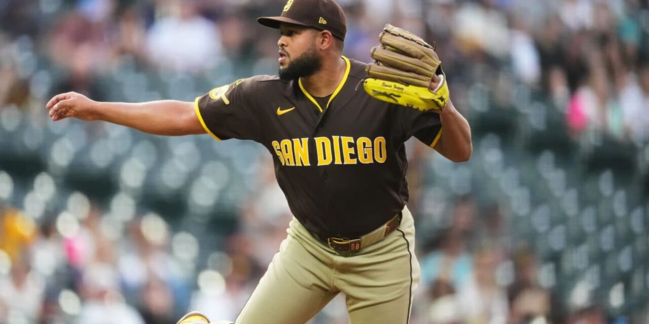 Randy Vásquez deslumbra con 7 entradas sin permitir carreras y los Padres superan a los Rockies 1-0.