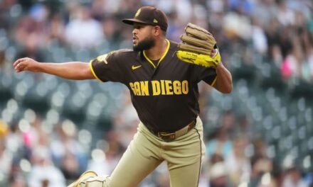 Randy Vásquez deslumbra con 7 entradas sin permitir carreras y los Padres superan a los Rockies 1-0.