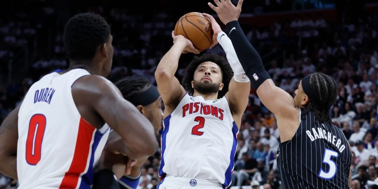 Los Pistons vencieron a los Magic 98-83 en el segundo partido para igualar la serie y poner fin a la racha de derrotas en casa más larga en los playoffs de la NBA.