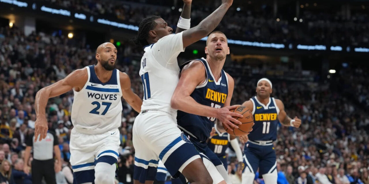 Jokic logra un triple-doble y los Nuggets evitan la eliminación ante los Timberwolves con una victoria de 125-113.