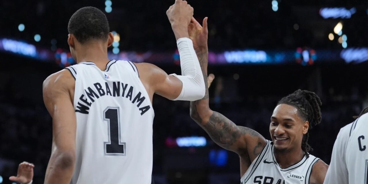 El doble-doble de Wembanyama impulsa a los Spurs a la victoria sobre los Trail Blazers y a las semifinales de la Conferencia Oeste.