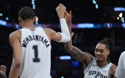 El doble-doble de Wembanyama impulsa a los Spurs a la victoria sobre los Trail Blazers y a las semifinales de la Conferencia Oeste.