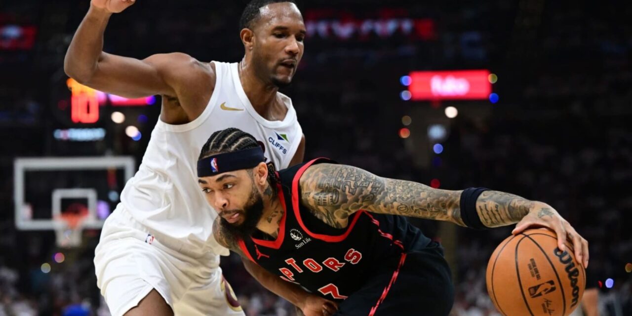 Schroder y Mobley lideran la remontada de los Cavaliers en el último cuarto para lograr una victoria por 125-120 sobre los Raptors y tomar la delantera en la serie por 3-2.
