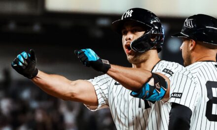 Stanton logra su primer robo de base desde 2020 y conecta un sencillo de dos carreras en la victoria de los Yankees por 9-7 sobre los Marlins