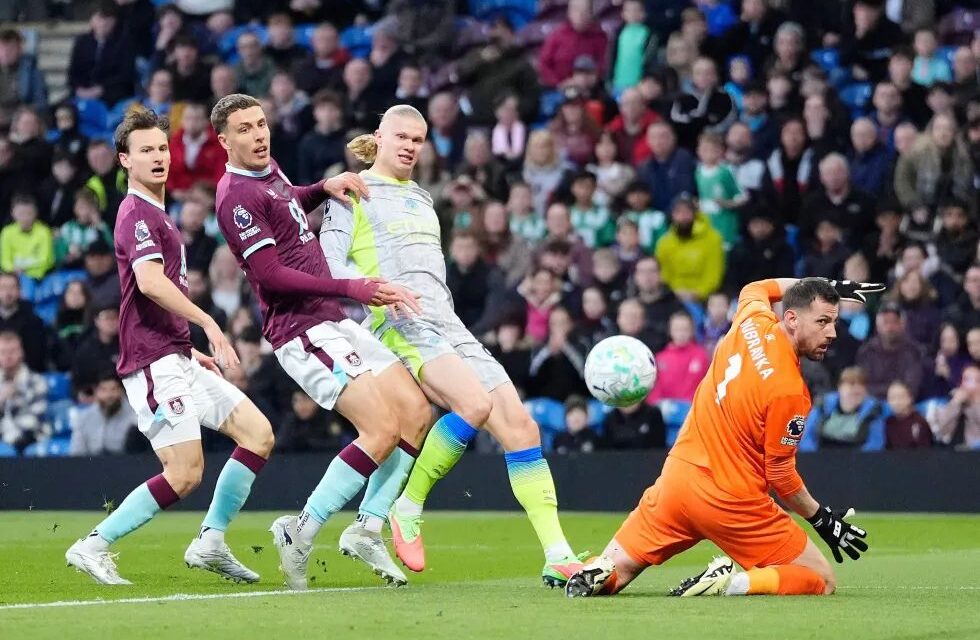 Manchester City City lidera la Premier. Gol de Haaland desciende a Burnley