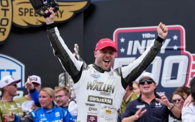 Felix Rosenqvist adelanta al final a David Malukas para ganar las 500 Millas de Indianápolis