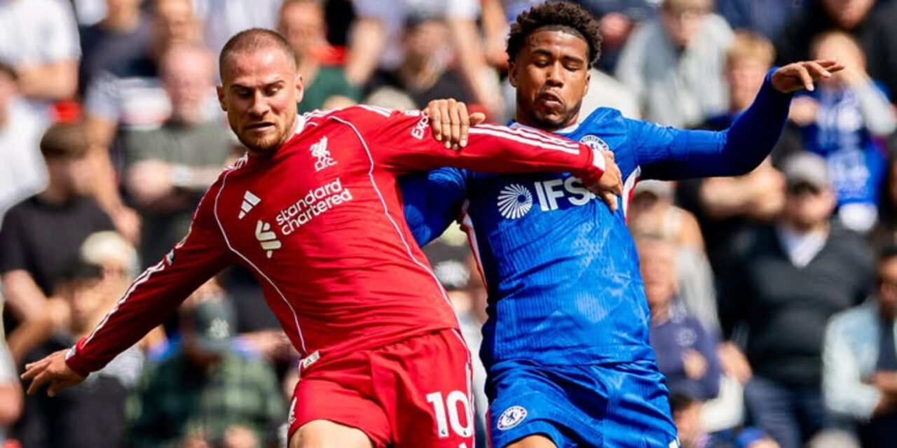 Liverpool se conforma con empate 1-1 ante Chelsea entre abucheos en Anfield