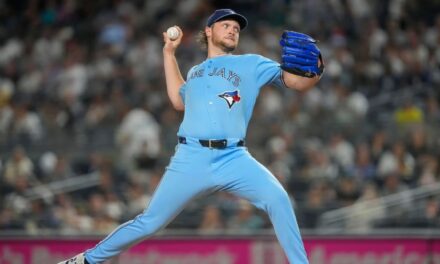 Trey Yesavage supera a Cam Schlittler en un duelo estelar y los Blue Jays vencen a los Yankees 2-1.