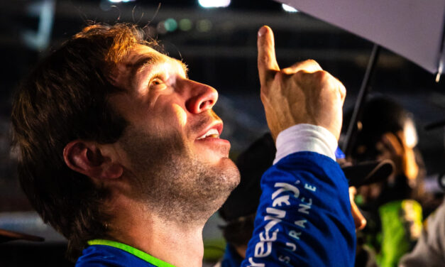 Daniel Suárez gana emotiva Coca-Cola 600 tras homenaje de NASCAR al fallecido Kyle Busch