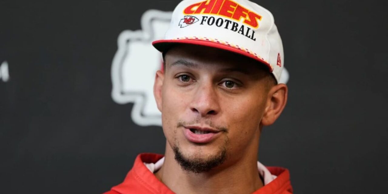 Patrick Mahomes da un gran paso con su rodilla reparada y se une a Chiefs en prácticas voluntarias