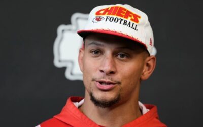 Patrick Mahomes da un gran paso con su rodilla reparada y se une a Chiefs en prácticas voluntarias