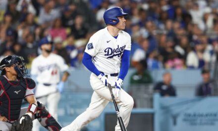 Freeman y Ohtani guían a los Dodgers a una victoria de 3-1 sobre Sale y los Bravos en un duelo de la Liga Nacional.
