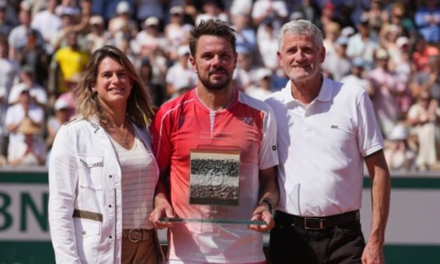 Wawrinka se despide de forma emotiva del Abierto de Francia tras perder en primera ronda