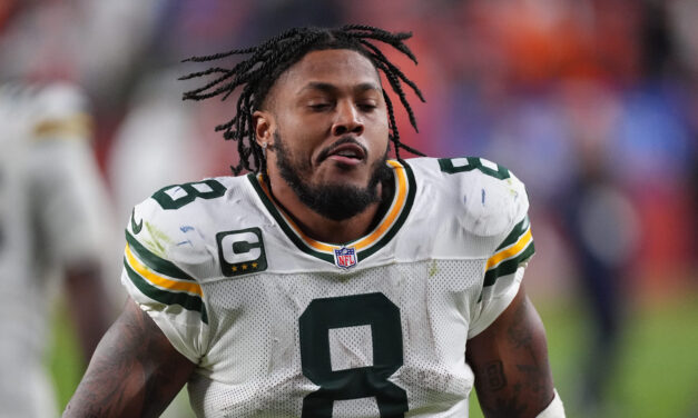 Jacobs, de los Packers, sale de la cárcel mientras fiscales evalúan presentar cargos