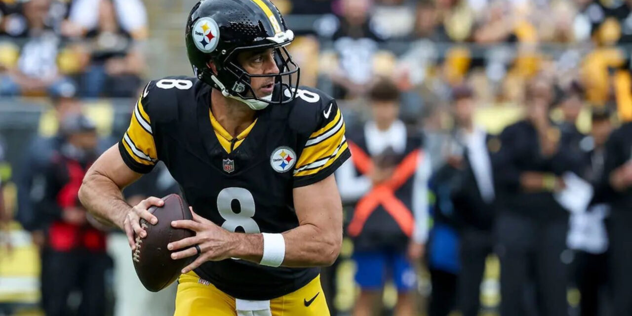 Steelers renuevan un temporada más a Aaron Rodgers, de 42 años