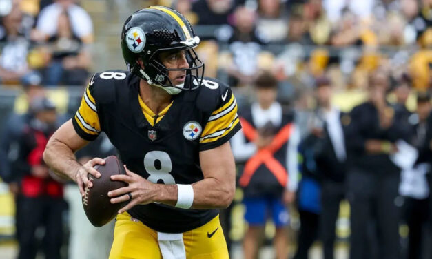 Steelers renuevan un temporada más a Aaron Rodgers, de 42 años