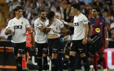 El Valencia remonta al Barcelona, pero se queda sin Europa