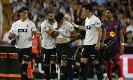 El Valencia remonta al Barcelona, pero se queda sin Europa