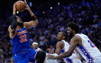 Los Knicks aplastan a los 76ers 144-114 con una lluvia de triples en el cuarto partido y regresan a las Finales del Este por segundo año consecutivo.