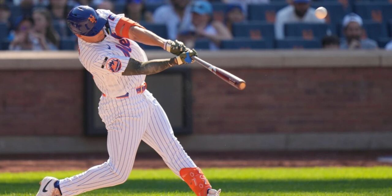 El jonrón de tres carreras de Taylor en la novena entrada y el batazo de Benge en la décima permitieron a los Mets vencer a los Yankees