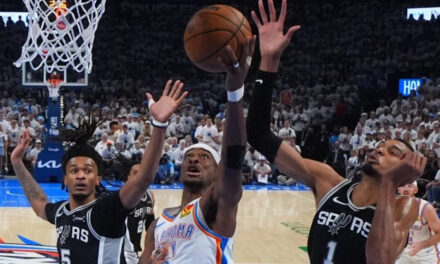 Thunder vence a Spurs 127-114 y queda a un triunfo de las Finales de la NBA