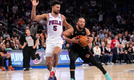 Jalen Brunson ayuda a Knicks a tomar ventaja de 2-0 sobre 76ers con un triunfo de 108-102