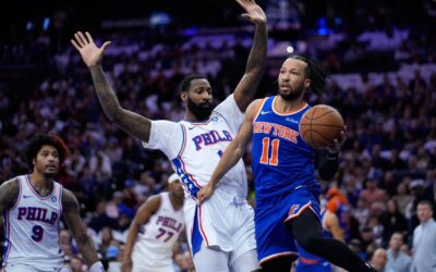 Jalen Brunson anota 33 puntos y ayuda a los Knicks a tomar una ventaja de 3-0 sobre los 76ers con una victoria de 108-94 en el tercer partido.