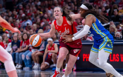 WNBA: Ogunbowale y Bueckers contienen al Fever de Clark, y las Wings ganan partido inaugural de la temporada