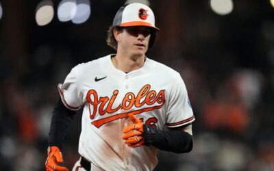 Weathers pierde sin hit en la séptima antes de que el cuadrangular de 3 carreras de Mayo lleve a los Orioles a ganar 3-2 a los Yankees.