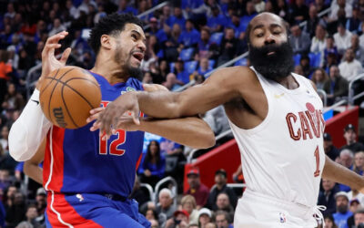 James Harden anota 30 puntos y los Cavaliers remontan ante los Pistons 117-113 en tiempo extra para tomar la delantera en la serie 3-2.