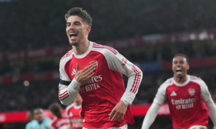 Arsenal vence al Burnley y está al borde del título de la Liga Premier