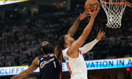 Los Knicks se colocan a una victoria de las Finales de la NBA tras derrotar a los Cavaliers por 121-108.