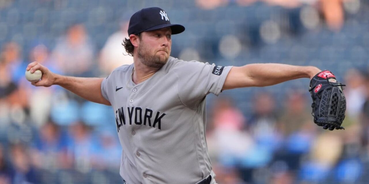 Gerrit Cole poncha a 10 y Yankees blanquean a Reales 7-0 para vencerlos por 14ta vez seguida