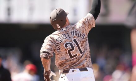 Castellanos conecta jonrón del empate en la novena y Machado responde en la décima, mientras los Padres remontan y vencen a los Cardinals 3-2.