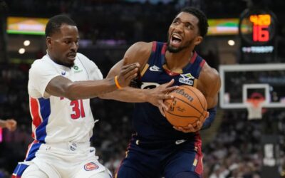 Mitchell iguala la marca de los playoffs de la NBA con 39 puntos en la segunda mitad, mientras los Cavs empatan la serie ante los Pistons 112-103.