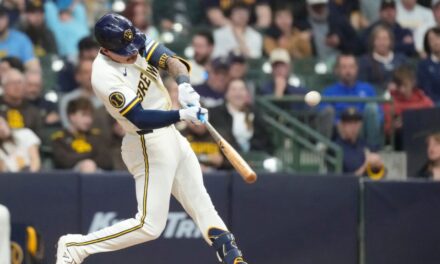 Joey Ortiz conecta su primer jonrón en casi 10 meses y los Brewers vencen a los Padres 6-4 para su quinta victoria consecutiva.