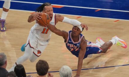 Los Knicks aplastan a los 76ers 137-98 al comenzar la segunda ronda