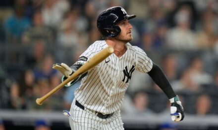 Bellinger y Chisholm conectaron jonrones de dos carreras en la remontada de los Yankees sobre los Blue Jays por 7-6.