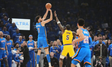 Holmgren anota 24 puntos y Thunder vence a Lakers 108-90 en 1er juego de su serie