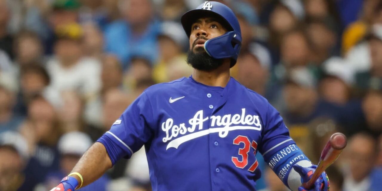 Teoscar Hernández impulsó 6 carreras y los Dodgers remontaron la desventaja inicial en su victoria por 11-3 sobre los Cerveceros.
