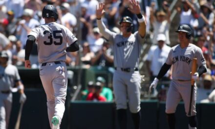 Explosión de 13 carreras en la tercera impulsa triunfo 13-8 de Yankees sobre los Atléticos