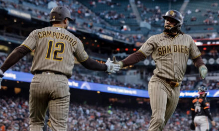 Los Padres igualan sus máximos de la temporada en hits (14) y carreras en una victoria de 10-5 sobre los Giants.